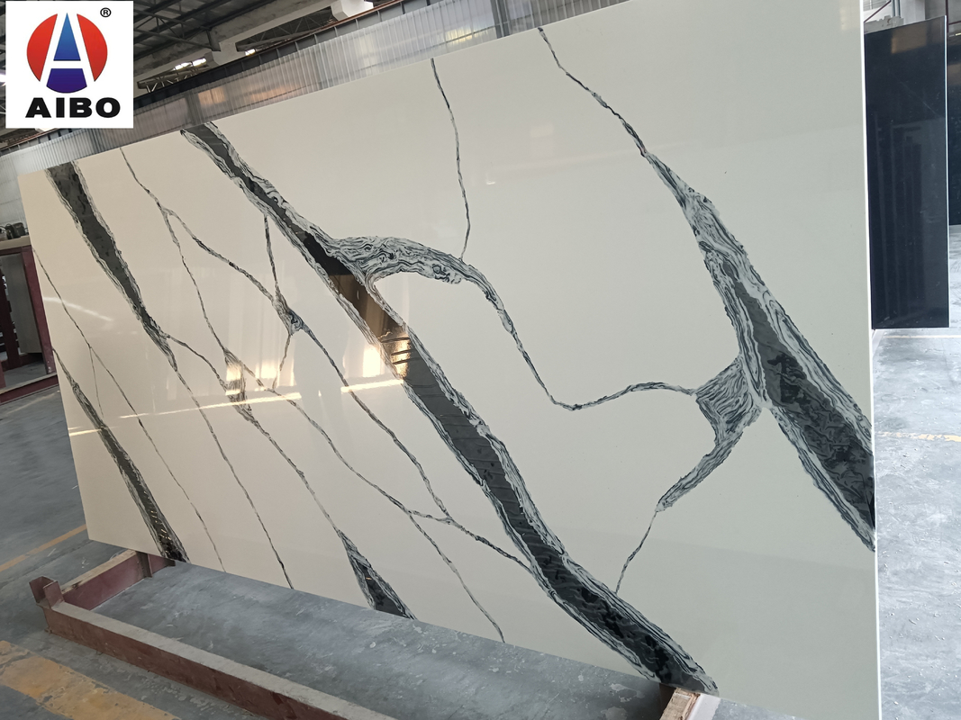 Laje de Panda White Calacatta Quartz Stone com a decoração superior do banco do fundo