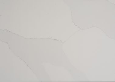 Bancadas brancas de quartzo da resistência do risco que olham como o mármore 6,5 Mohz